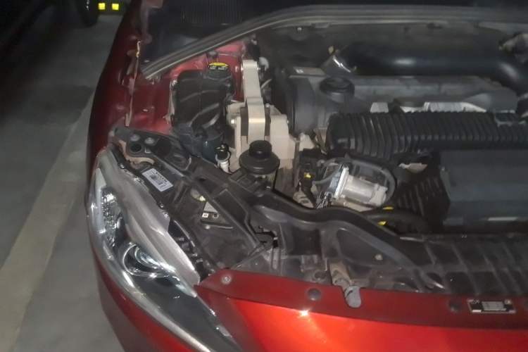 Used Volvo V60 2014 T5 Zhiya Edition Engine Bay Right