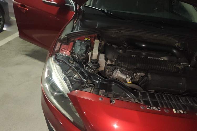 Used Volvo V60 2014 T5 Zhiya Edition Engine Bay Right