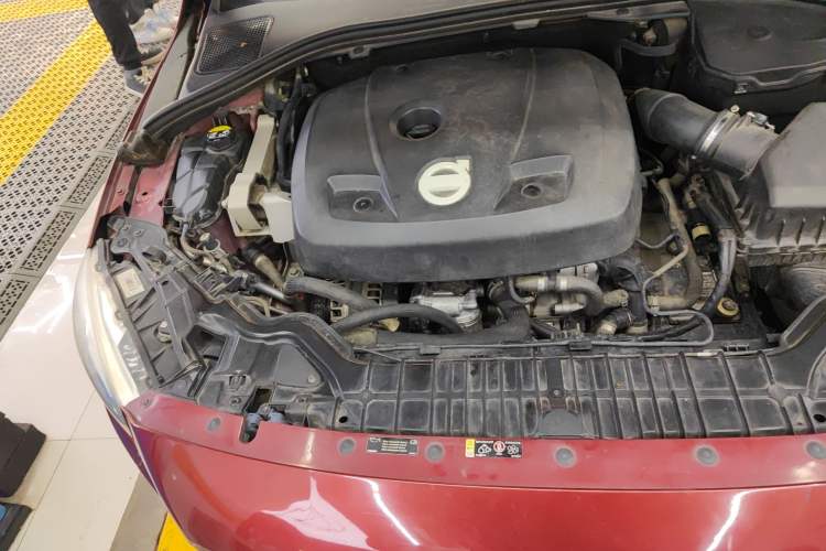 Used Volvo V60 2014 Restyled T5 Zhiya Edition Engine Bay Right