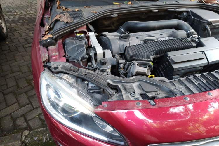 Used Volvo V60 2014 T5 Zhiyi Edition Engine Bay Right