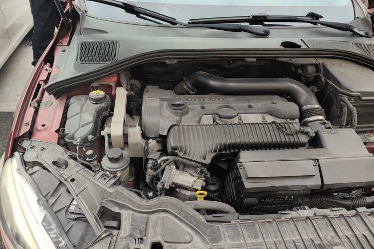 Used Volvo V60 2014 T5 Zhiya Edition Engine Bay Right