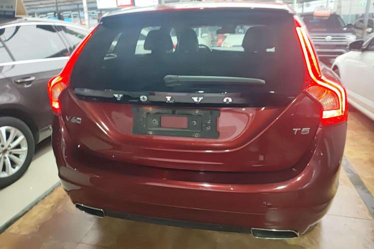 Used Volvo V60 2014 Restyled T5 Zhiya Edition Exterior 4