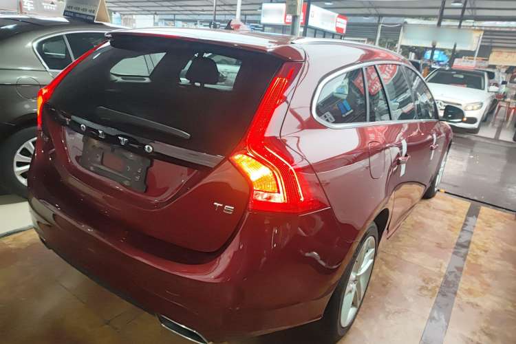 Used Volvo V60 2014 Restyled T5 Zhiya Edition Exterior 5