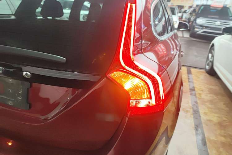Used Volvo V60 2014 Restyled T5 Zhiya Edition Exterior 6