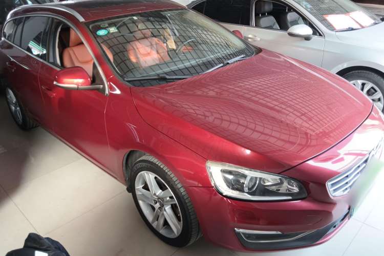 Used Volvo V60 2014 T5 Zhiya Edition Front Right 45 Deg