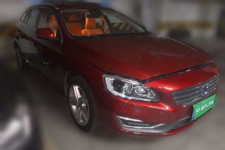 Used Volvo V60 2014 T5 Zhiya Edition Front Right 45 Deg