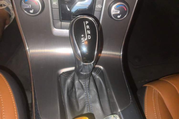 Used Volvo V60 2014 T5 Zhiya Edition Gear Lever
