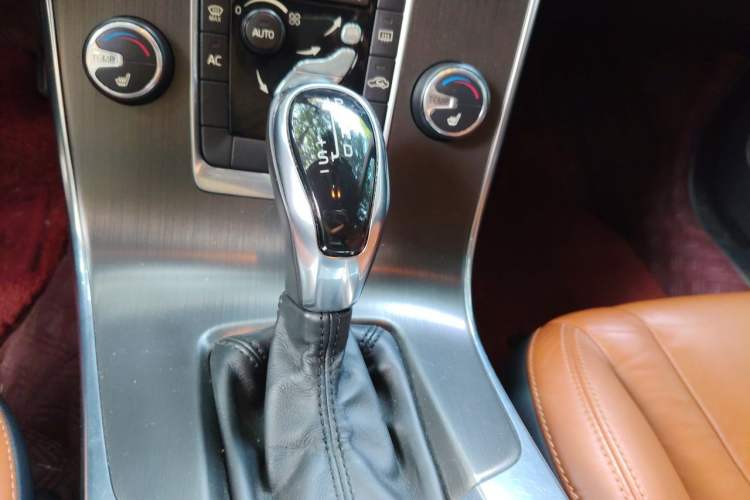 Used Volvo V60 2014 T5 Zhiyi Edition Gear Lever