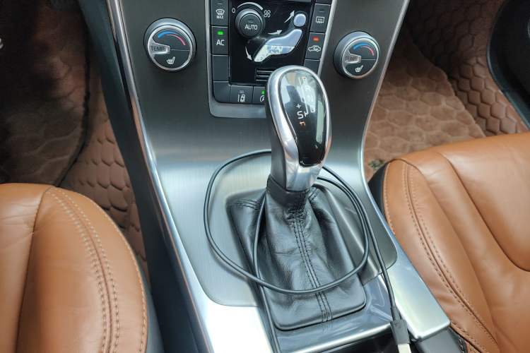 Used Volvo V60 2014 T5 Zhiya Edition Gear Lever