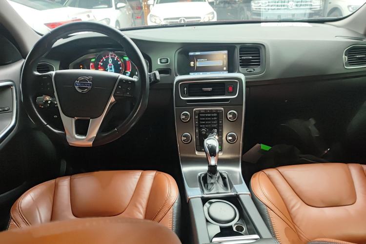 Used Volvo V60 2014 Restyled T5 Zhiya Edition Interior 2