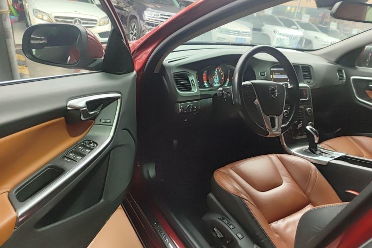 Used Volvo V60 2014 Restyled T5 Zhiya Edition Interior 3