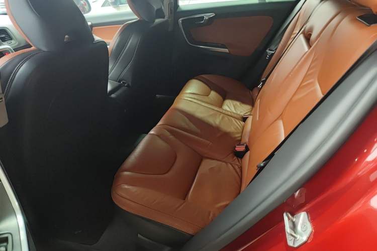 Used Volvo V60 2014 Restyled T5 Zhiya Edition Interior 4