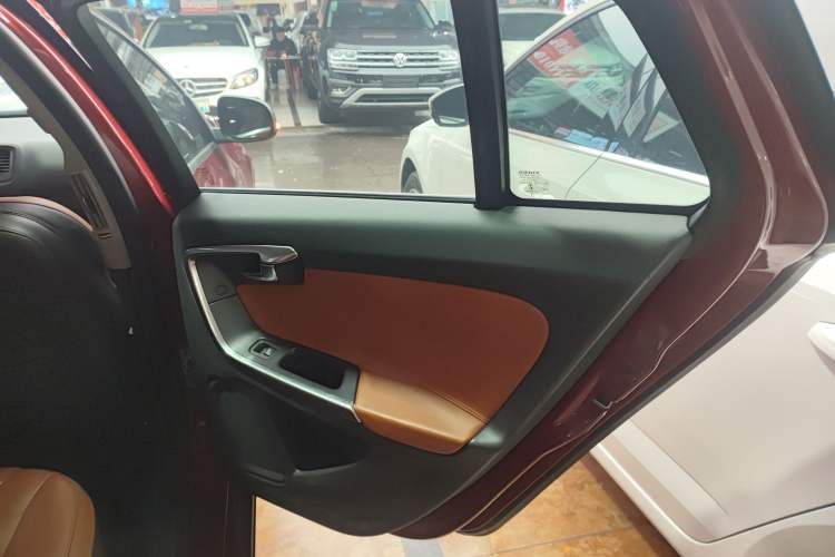 Used Volvo V60 2014 Restyled T5 Zhiya Edition Interior 6