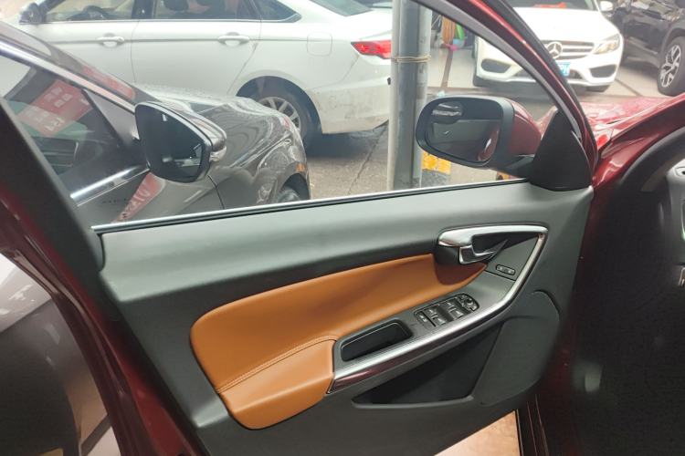Used Volvo V60 2014 Restyled T5 Zhiya Edition Interior 7