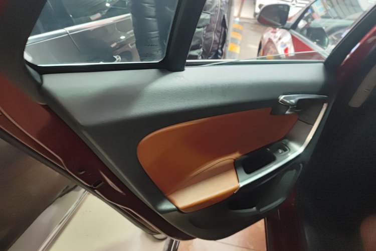 Used Volvo V60 2014 Restyled T5 Zhiya Edition Interior 8
