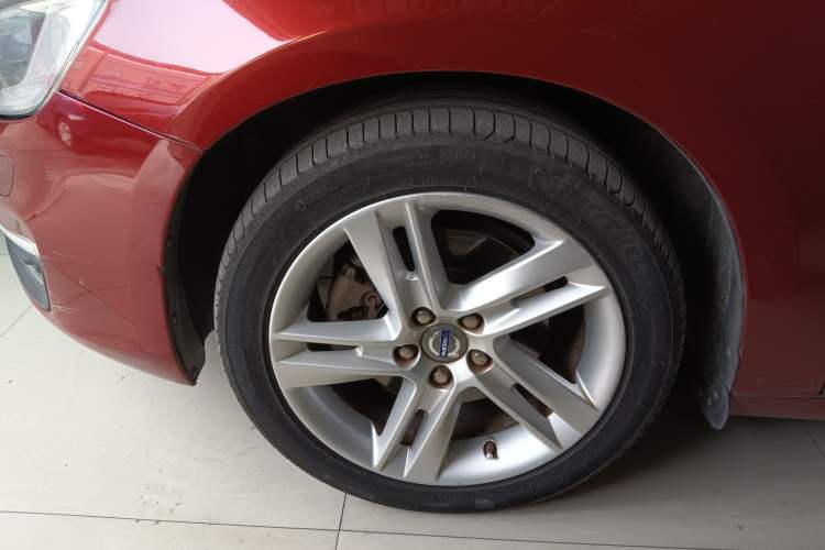 Used Volvo V60 2014 T5 Zhiya Edition Left Front Wheel Hub