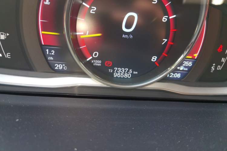 Used Volvo V60 2014 Restyled T5 Zhiya Edition Odometer Close Up