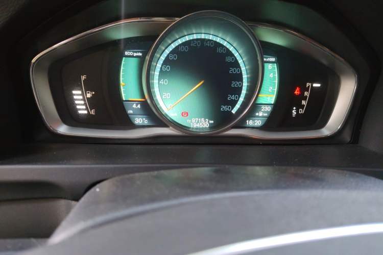 Used Volvo V60 2014 T5 Zhiyi Edition Odometer Close Up