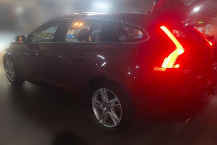 Used Volvo V60 2014 T5 Zhiya Edition Rear Left 45 Deg