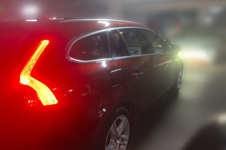 Used Volvo V60 2014 T5 Zhiya Edition Rear Right 45 Deg