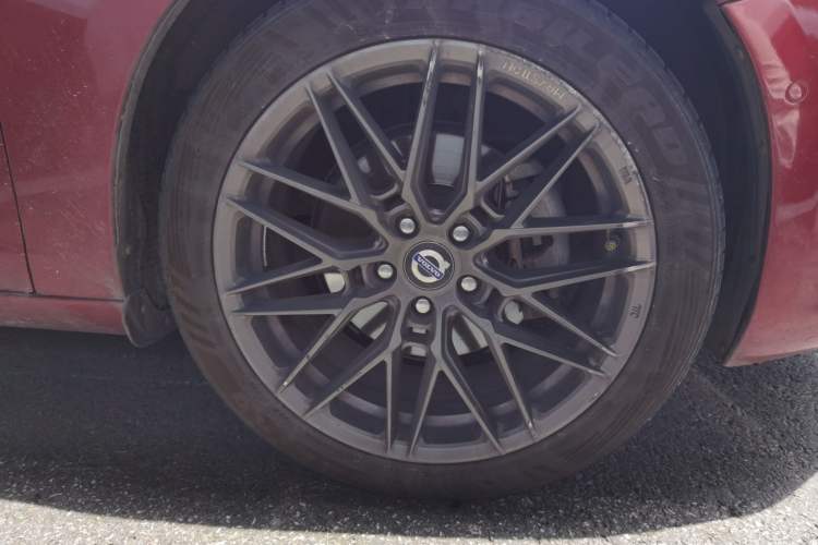 Used Volvo V60 2014 Restyled T5 Zhiya Edition Right Front Wheel Hub