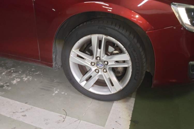 Used Volvo V60 2014 T5 Zhiya Edition Right Front Wheel Hub