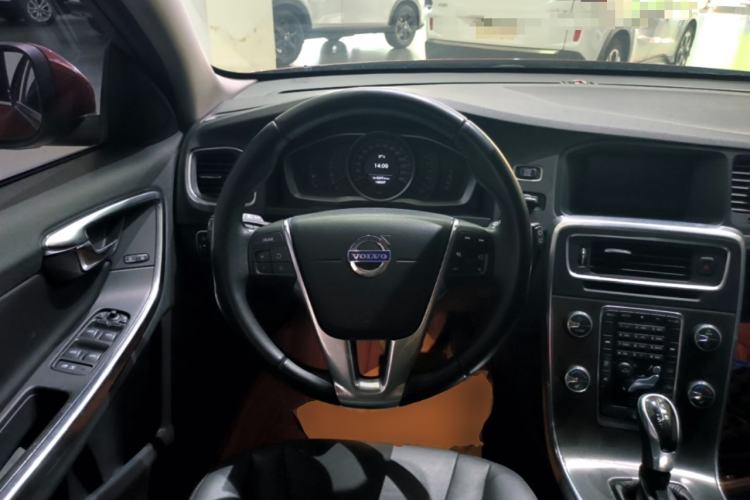 Used Volvo V60 2014 T5 Zhiyi Edition Steering Wheel