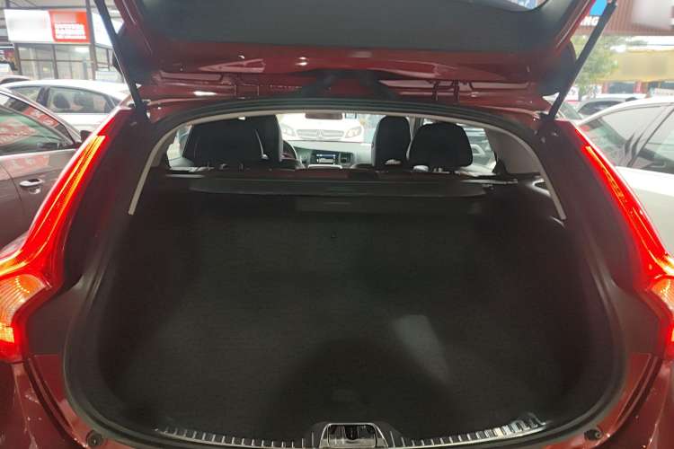 Used Volvo V60 2014 Restyled T5 Zhiya Edition Trunk