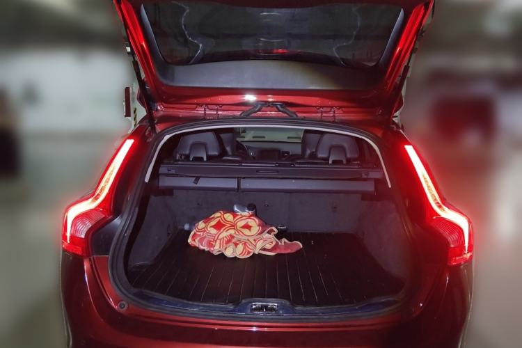 Used Volvo V60 2014 T5 Zhiya Edition Trunk