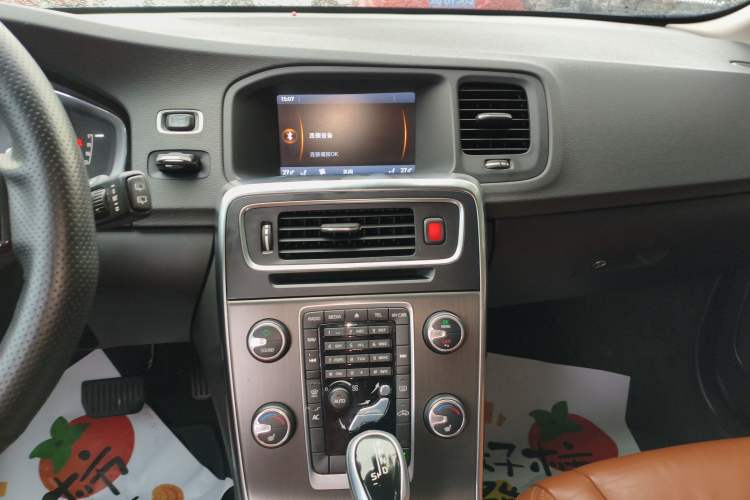 Used Volvo V60 2014 T5 Zhiya Edition Audio And AC Panel