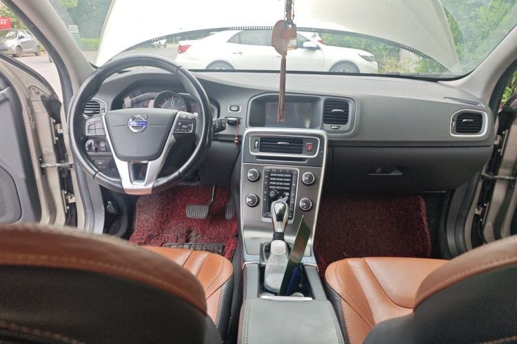 Used Volvo V60 2014 Restyled T5 Zhiya Edition Center Console