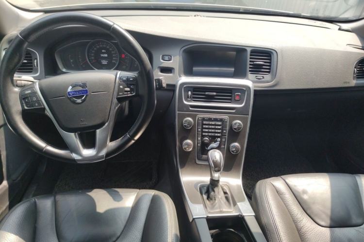 Used Volvo V60 2014 T5 Zhiyi Edition Center Console