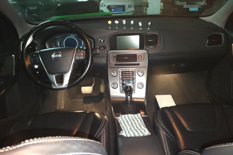 Used Volvo V60 2014 T5 Zhiya Edition Center Console