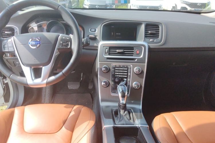 Used Volvo V60 2014 T5 Zhiya Edition Center Console