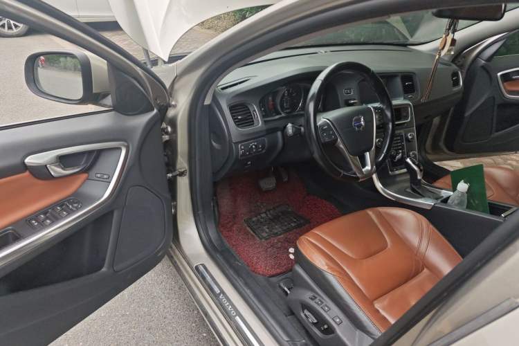 Used Volvo V60 2014 Restyled T5 Zhiya Edition Driver Seat
