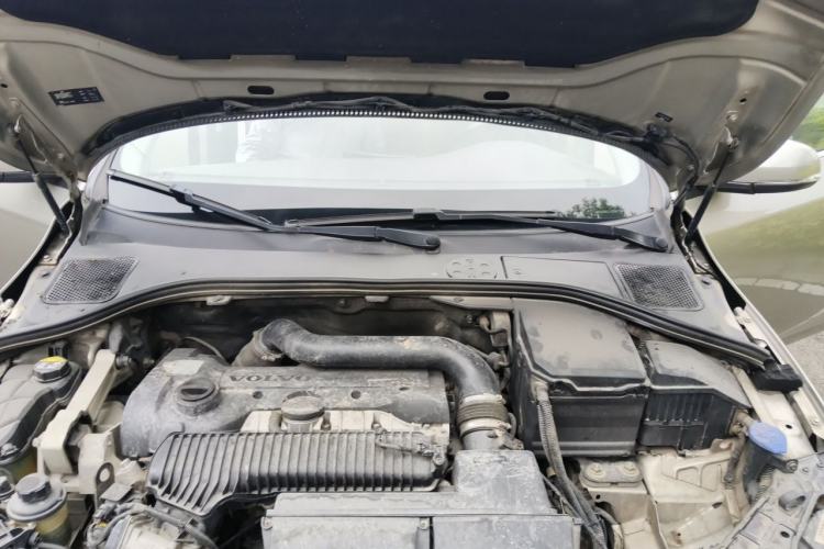 Used Volvo V60 2014 T5 Zhiya Edition Engine Bay