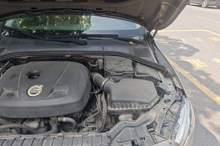 Used Volvo V60 2014 Restyled T5 Zhiya Edition Engine Bay Left