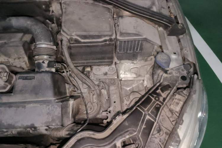 Used Volvo V60 2014 T5 Zhiyi Edition Engine Bay Left