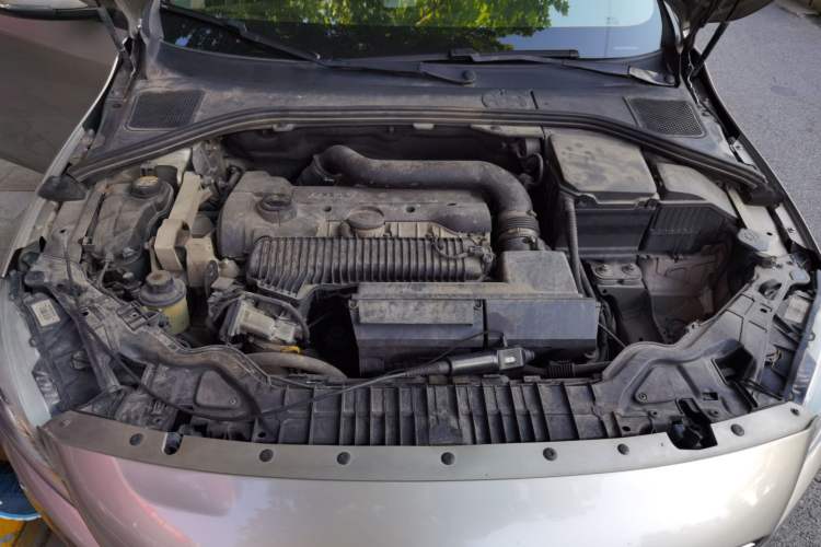 Used Volvo V60 2014 T5 Zhiyi Edition Engine Bay