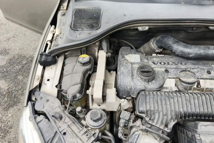Used Volvo V60 2014 T5 Zhiya Edition Engine Bay Right