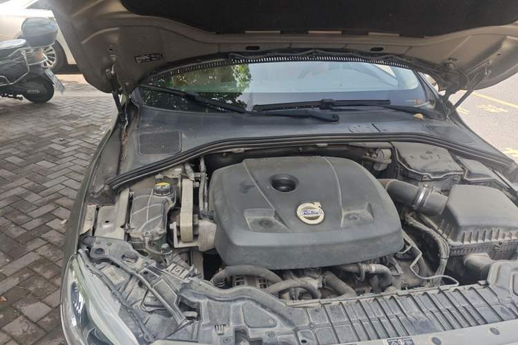 Used Volvo V60 2014 Restyled T5 Zhiya Edition Engine Bay Right