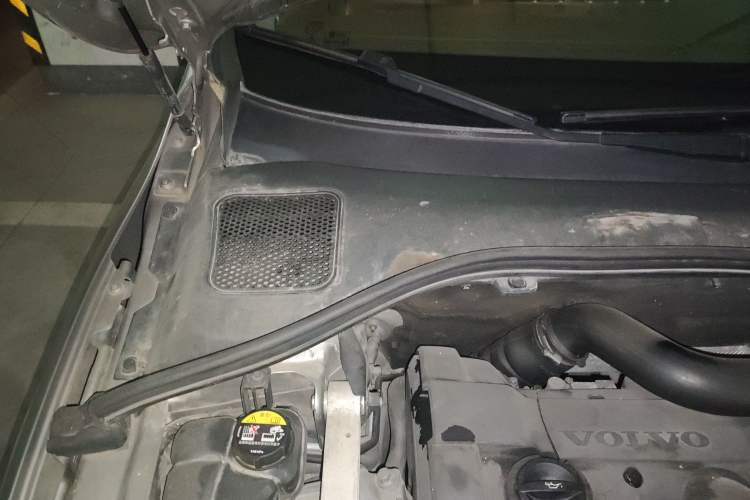 Used Volvo V60 2014 T5 Zhiya Edition Engine Bay Right