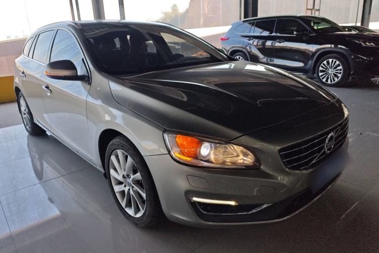 Used Volvo V60 2014 T5 Zhiyi Edition Exterior 2