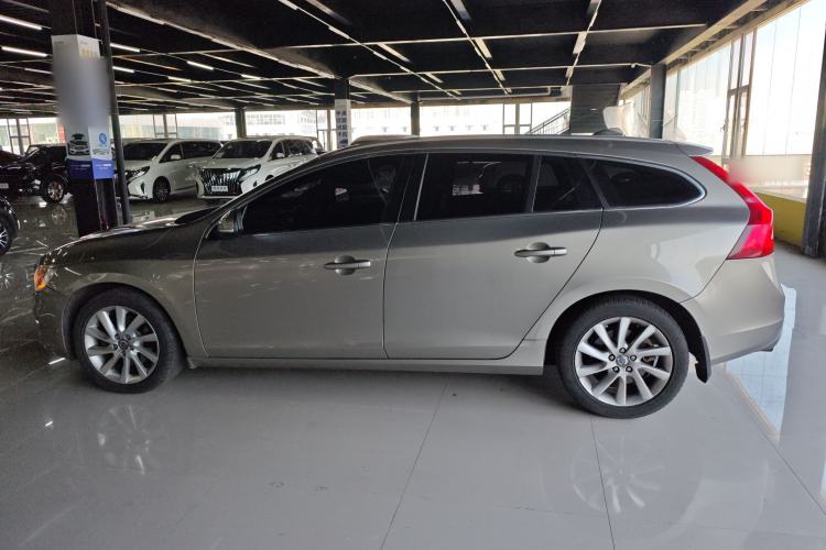 Used Volvo V60 2014 T5 Zhiyi Edition Exterior 3