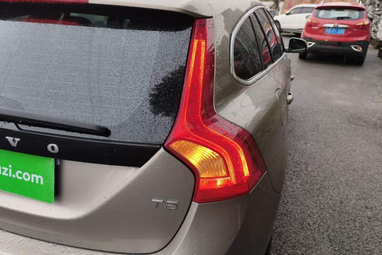 Used Volvo V60 2014 T5 Zhiya Edition Exterior 6