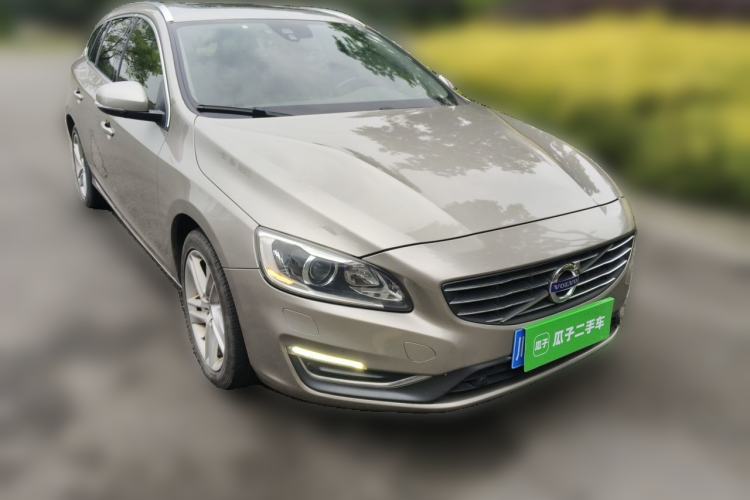 Used Volvo V60 2014 T5 Zhiya Edition Front Right 45 Deg