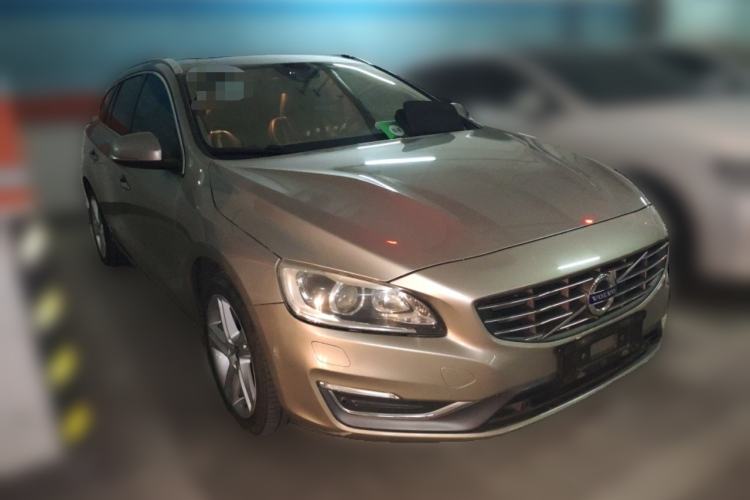 Used Volvo V60 2014 T5 Zhiya Edition Front Right 45 Deg
