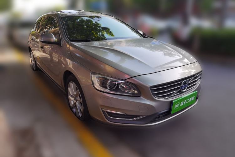 Used Volvo V60 2014 T5 Zhiyi Edition Front Right 45 Deg