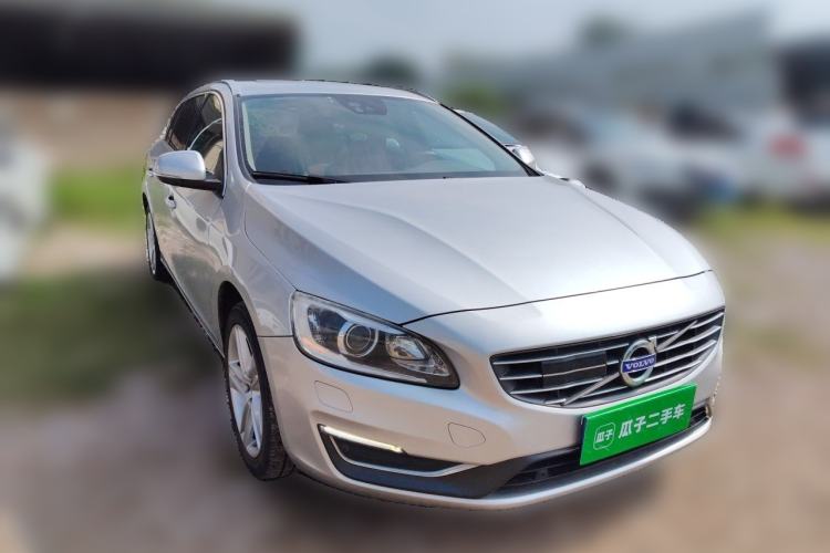 Used Volvo V60 2014 T5 Zhiya Edition Front Right 45 Deg