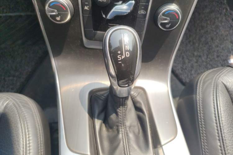 Used Volvo V60 2014 T5 Zhiyi Edition Gear Lever